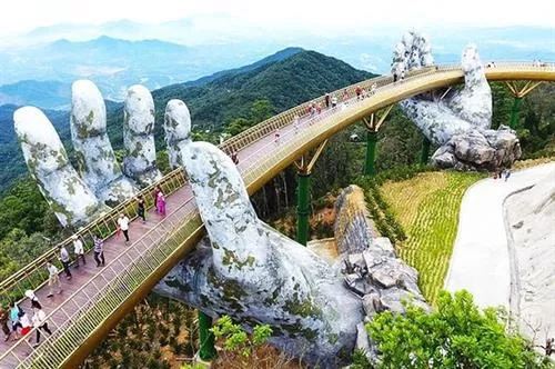Private car service Danang to Golden Bridge Ba Na Hills